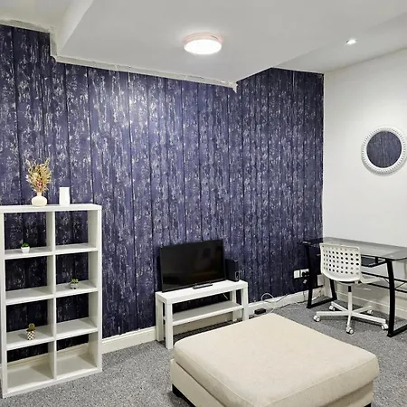 ホームステイ Spacious With Private Living ブリストル